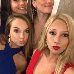 Meet your Posher, Caroline